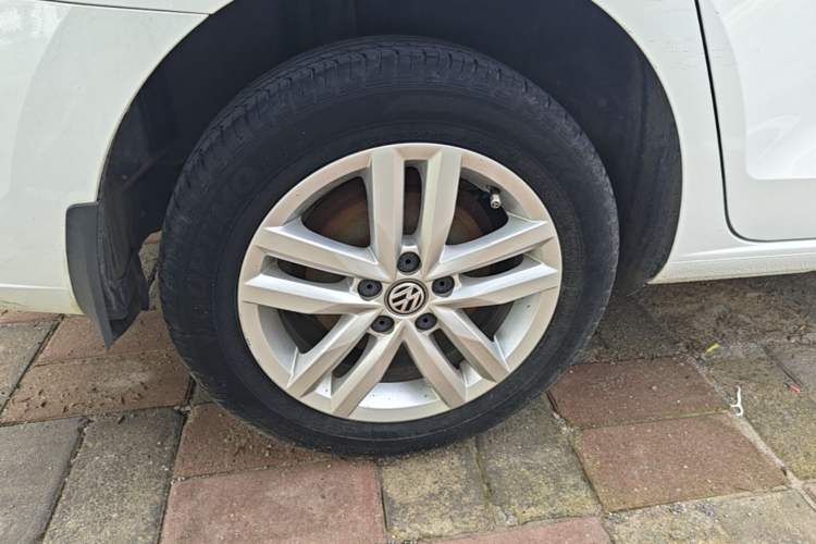 Used Volkswagen Jetta 2019 Dream Edition 1.4L Manual Fashion Version Right Rear Wheel Hub