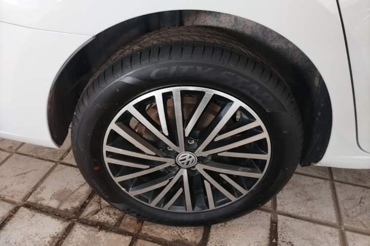 Used Volkswagen Jetta 2019 Dream Edition 1.5L Manual Comfort Version Right Rear Wheel Hub