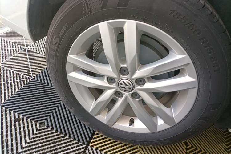 Used Volkswagen Jetta 2019 Dream Edition 1.4L Manual Fashion Version Right Rear Wheel Hub