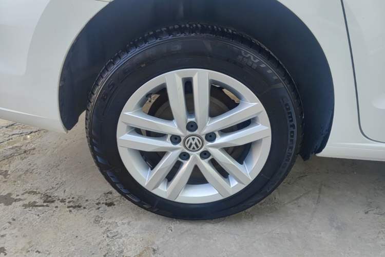 Used Volkswagen Jetta 2019 Dream Edition 1.4L Manual Fashion Version Right Rear Wheel Hub