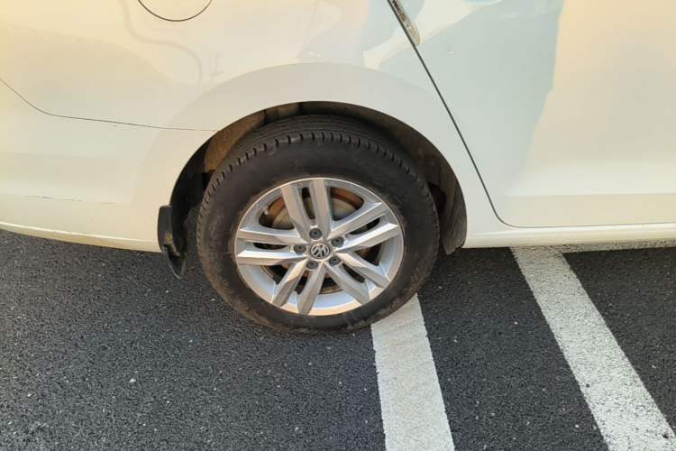 Used Volkswagen Jetta 2019 Dream Edition 1.5L Manual Fashion Version Right Rear Wheel Hub