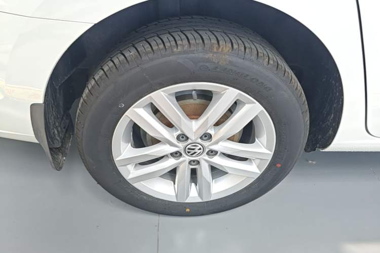 Used Volkswagen Jetta 2019 Dream Edition 1.4L Manual Fashion Version Right Rear Wheel Hub