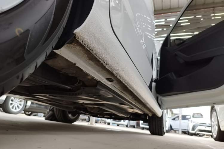 Used Volkswagen Jetta 2019 Dream Edition 1.4L Manual Fashion Version Right Side Sill