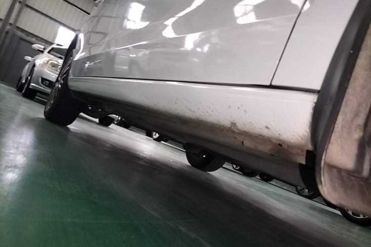 Used Volkswagen Jetta 2019 Dream Edition 1.5L Automatic Comfort Version Right Side Sill