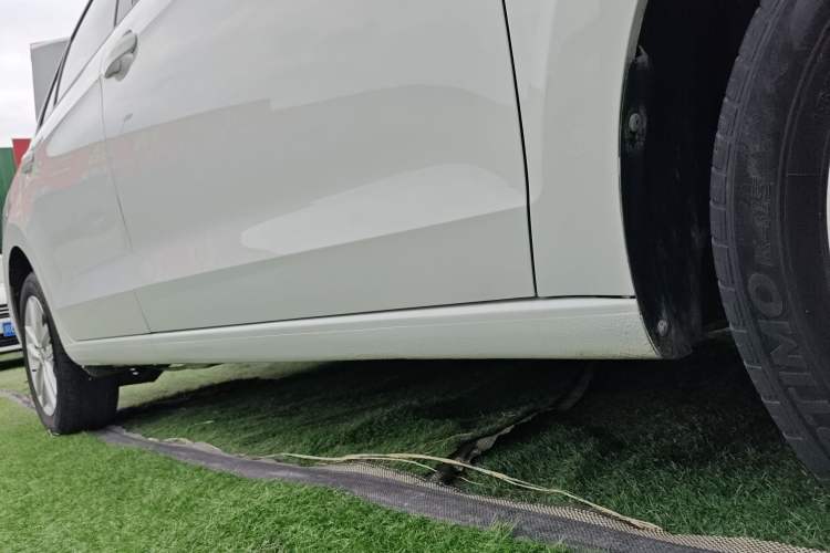 Used Volkswagen Jetta 2019 Dream Edition 1.4L Manual Fashion Version Right Side Sill