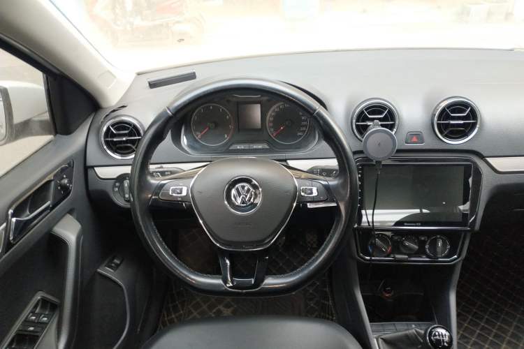 Used Volkswagen Jetta 2019 Dream Edition 1.4L Manual Comfort Version Steering Wheel