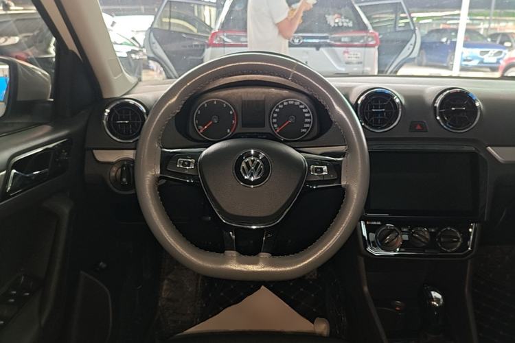 Used Volkswagen Jetta 2019 Dream Edition 1.5L Automatic Comfort Version Steering Wheel