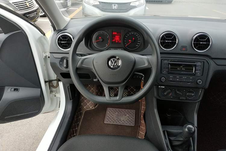 Used Volkswagen Jetta 2019 Dream Edition 1.4L Manual Fashion Version Steering Wheel