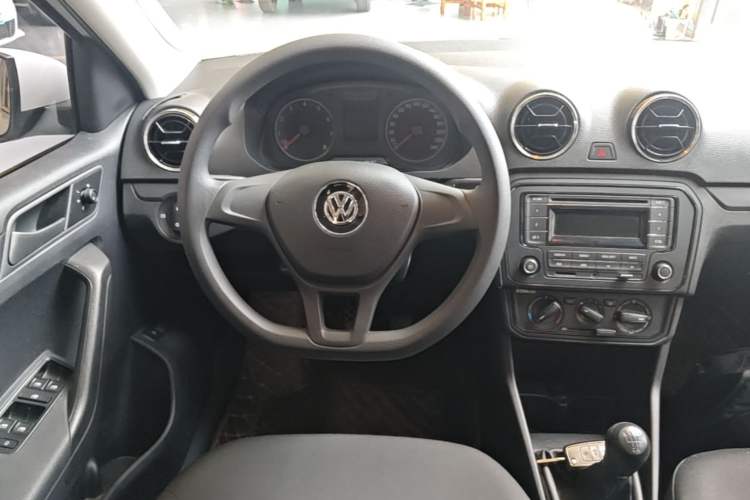 Used Volkswagen Jetta 2019 Dream Edition 1.4L Manual Fashion Version Steering Wheel