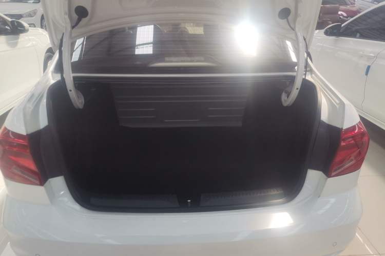 Used Volkswagen Jetta 2019 Dream Edition 1.5L Automatic Fashionable Version Trunk