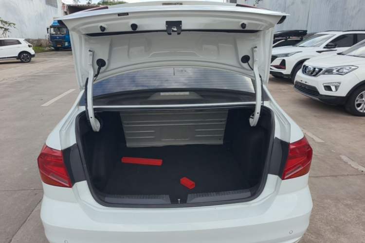 Used Volkswagen Jetta 2019 Dream Edition 1.5L Manual Fashion Version Trunk
