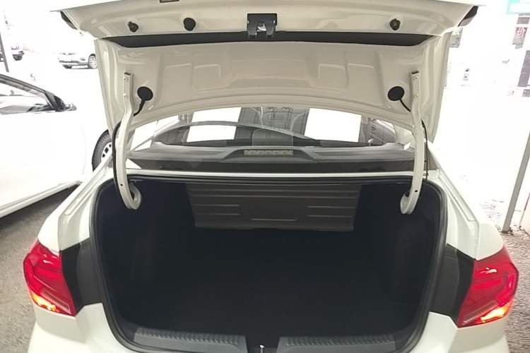Used Volkswagen Jetta 2019 Dream Edition 1.4L Manual Fashion Version Trunk