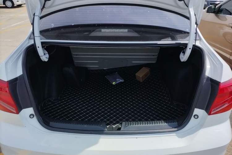 Used Volkswagen Jetta 2019 Dream Edition 1.5L Manual Fashion Version Trunk