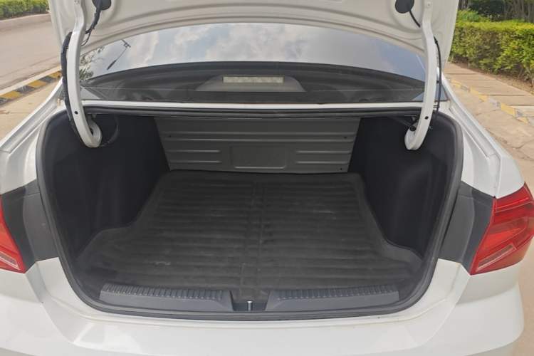 Used Volkswagen Jetta 2019 Dream Edition 1.5L Manual Fashion Version Trunk
