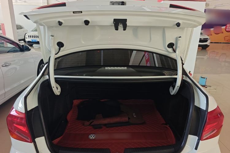 Used Volkswagen Jetta 2019 Dream Edition 1.5L Manual Fashion Version Trunk