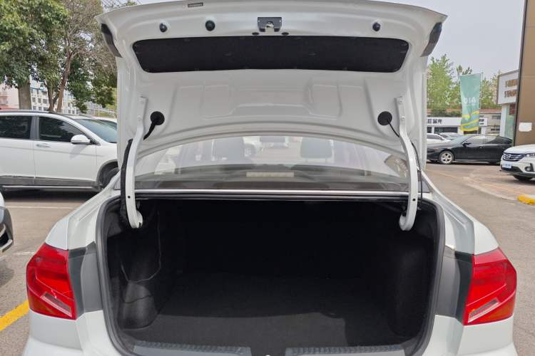 Used Volkswagen Jetta 2019 Dream Edition 1.5L Manual Fashion Version Trunk