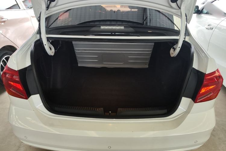Used Volkswagen Jetta 2019 Dream Edition 1.4L Manual Fashion Version Trunk