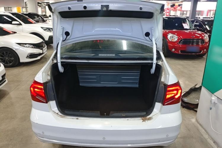 Used Volkswagen Jetta 2019 Dream Edition 1.4L Manual Fashion Version Trunk
