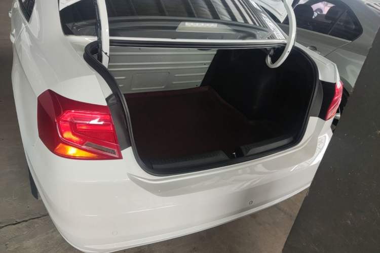 Used Volkswagen Jetta 2019 Dream Edition 1.5L Automatic Fashionable Version Trunk