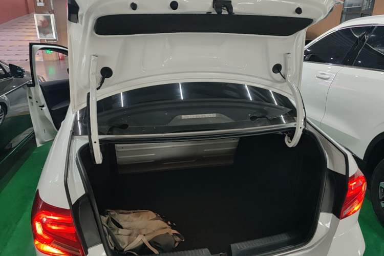 Used Volkswagen Jetta 2019 Dream Edition 1.5L Manual Fashion Version Trunk