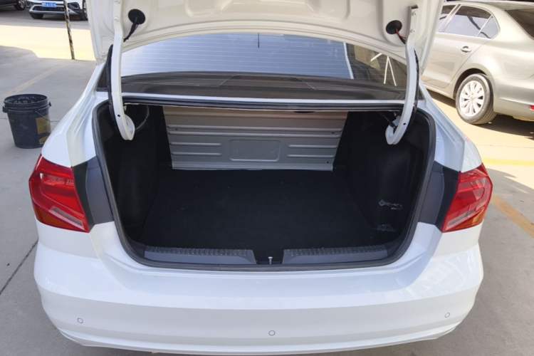 Used Volkswagen Jetta 2019 Dream Edition 1.5L Automatic Fashionable Version Trunk
