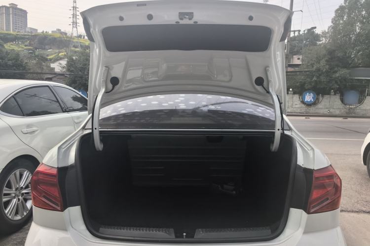 Used Volkswagen Jetta 2019 Dream Edition 1.4L Manual Fashion Version Trunk