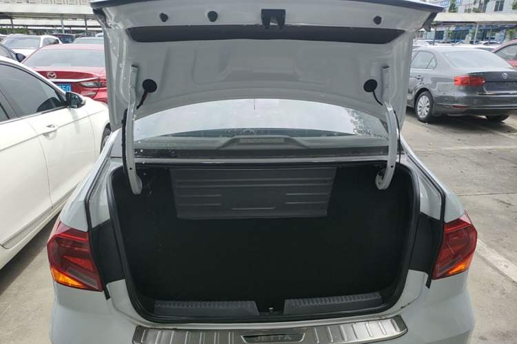 Used Volkswagen Jetta 2019 Dream Edition 1.4L Manual Fashion Version Trunk