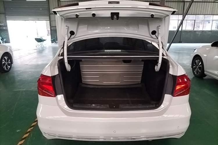 Used Volkswagen Jetta 2019 Dream Edition 1.5L Automatic Comfort Version Trunk