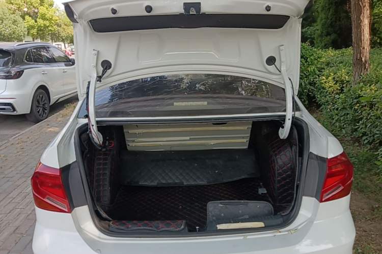 Used Volkswagen Jetta 2019 Dream Edition 1.5L Automatic Fashionable Version Trunk
