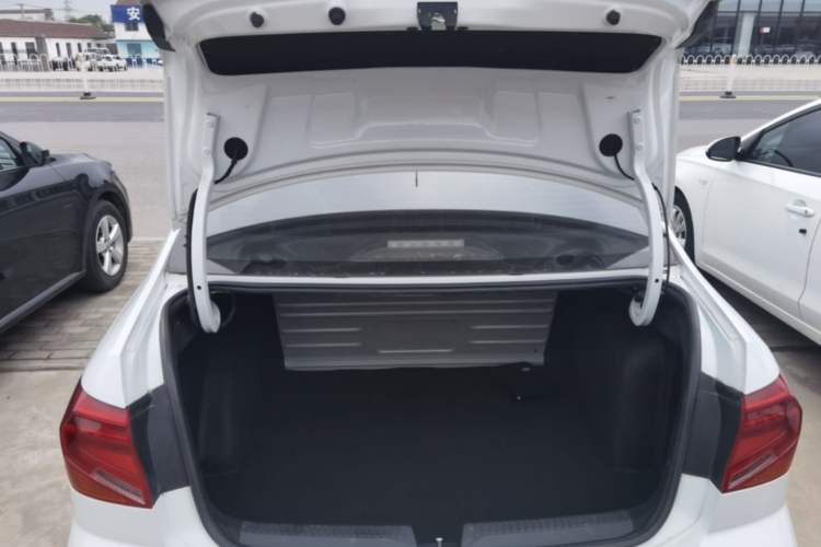 Used Volkswagen Jetta 2019 Dream Edition 1.5L Manual Fashion Version Trunk