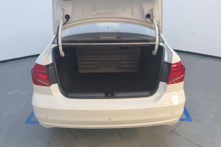 Used Volkswagen Jetta 2019 Dream Edition 1.4L Manual Fashion Version Trunk