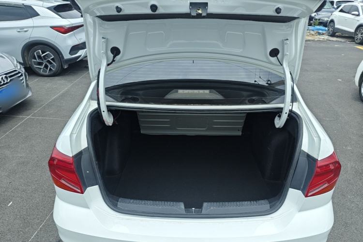 Used Volkswagen Jetta 2019 Dream Edition 1.4L Manual Fashion Version Trunk