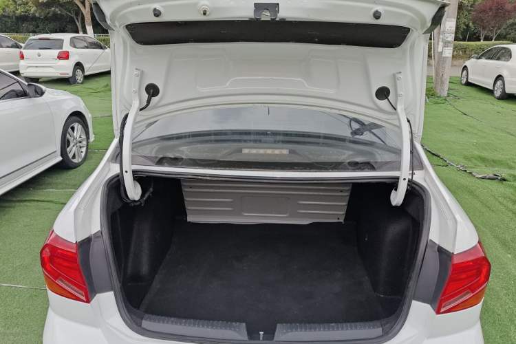 Used Volkswagen Jetta 2019 Dream Edition 1.4L Manual Fashion Version Trunk