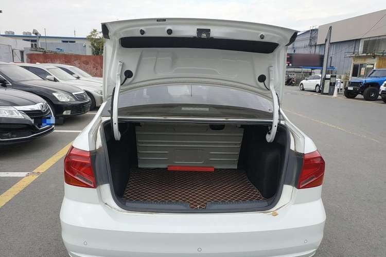 Used Volkswagen Jetta 2019 Dream Edition 1.4L Manual Fashion Version Trunk