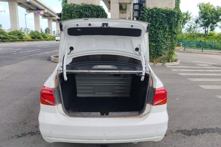 Used Volkswagen Jetta 2019 Dream Edition 1.5L Manual Fashion Version Trunk
