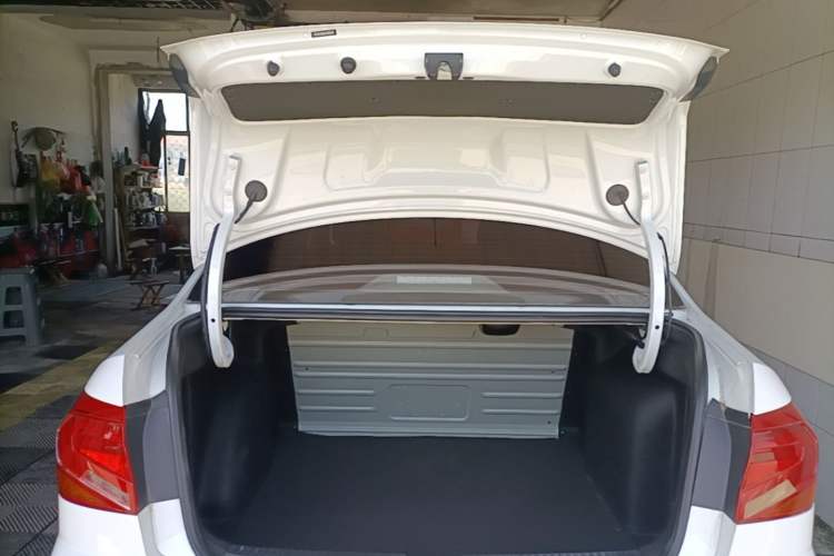 Used Volkswagen Jetta 2019 Dream Edition 1.4L Manual Fashion Version Trunk