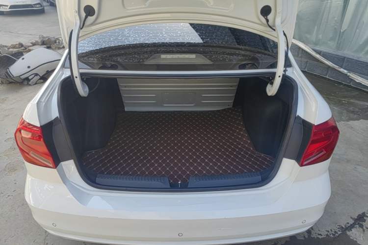 Used Volkswagen Jetta 2019 Dream Edition 1.4L Manual Fashion Version Trunk