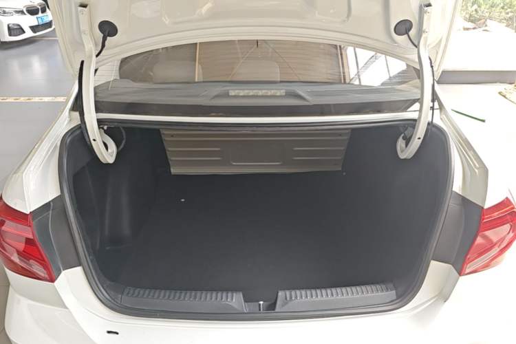 Used Volkswagen Jetta 2019 Dream Edition 1.4L Manual Fashion Version Trunk