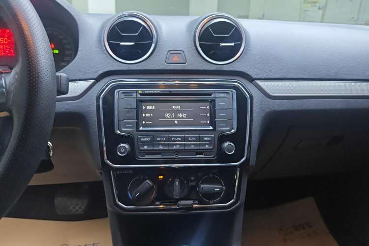Used Volkswagen Jetta 2019 Dream Edition 1.5L Automatic Comfort Version Audio And AC Panel
