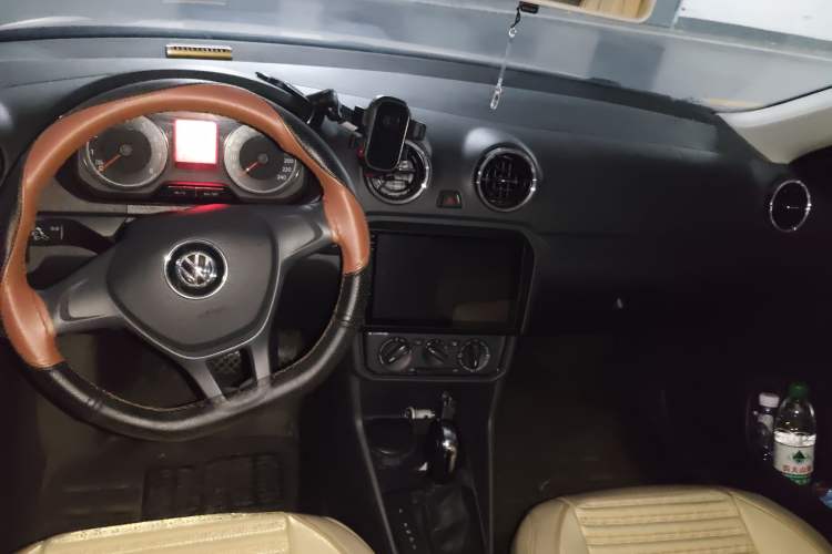 Used Volkswagen Jetta 2019 Dream Edition 1.5L Automatic Fashionable Version Center Console
