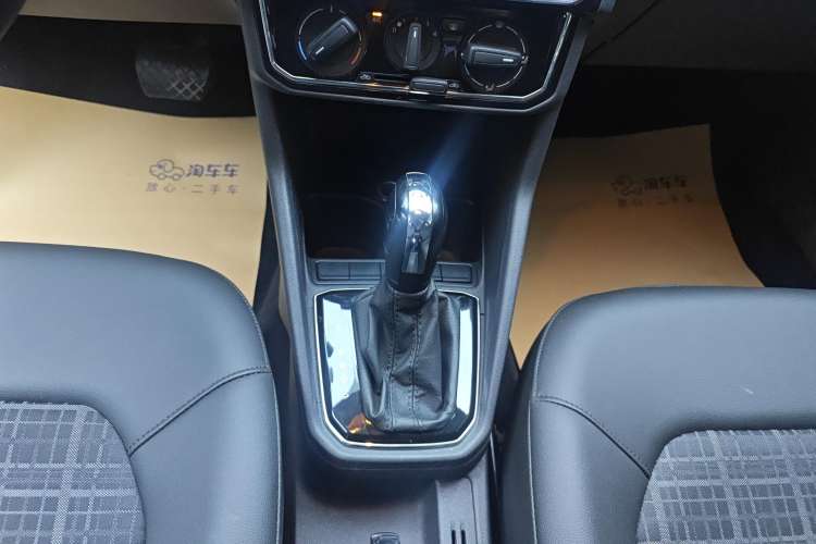 Used Volkswagen Jetta 2019 Dream Edition 1.5L Automatic Comfort Version Gear Lever