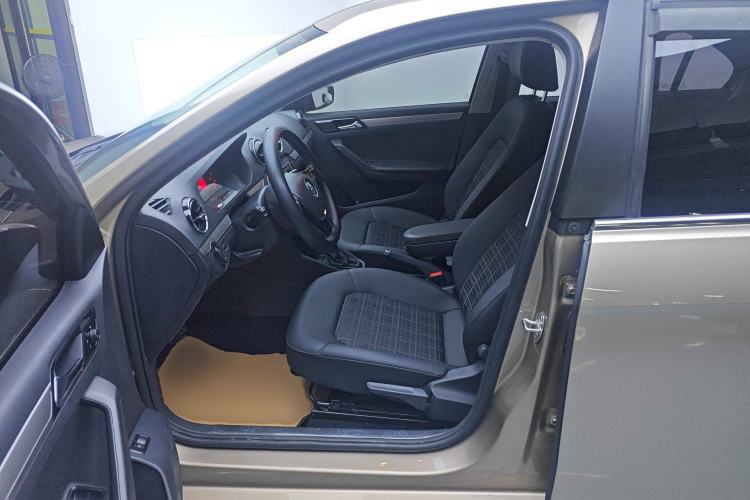 Used Volkswagen Jetta 2019 Dream Edition 1.5L Automatic Comfort Version Left Front Seat