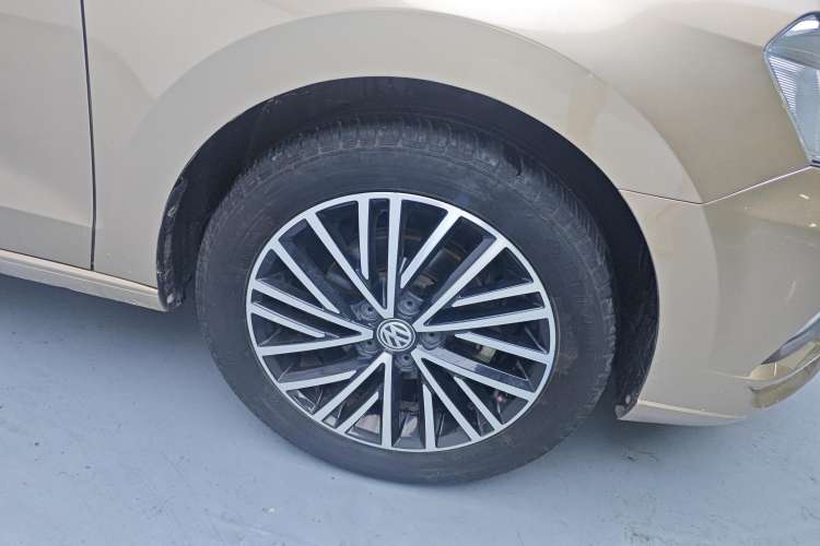Used Volkswagen Jetta 2019 Dream Edition 1.5L Automatic Comfort Version Left Front Wheel Hub