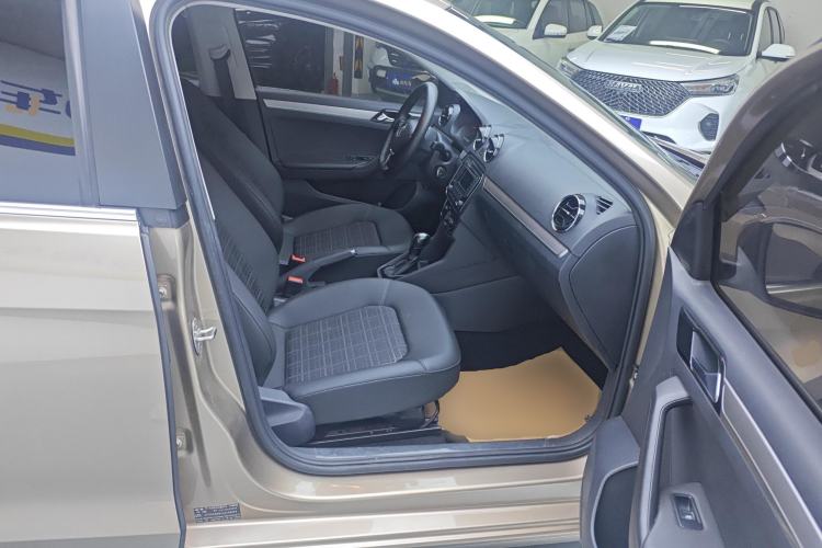 Used Volkswagen Jetta 2019 Dream Edition 1.5L Automatic Comfort Version Right Front Seat
