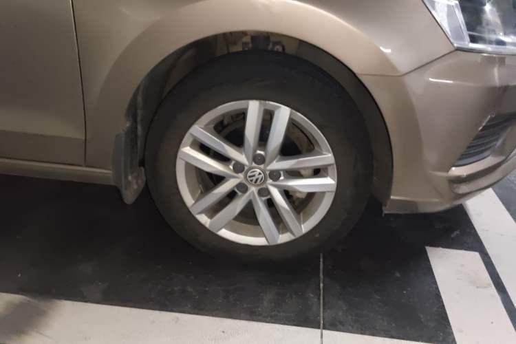 Used Volkswagen Jetta 2019 Dream Edition 1.5L Automatic Fashionable Version Right Front Wheel Hub