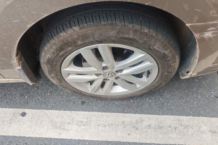 Used Volkswagen Jetta 2019 Dream Edition 1.5L Manual Fashion Version Right Front Wheel Hub