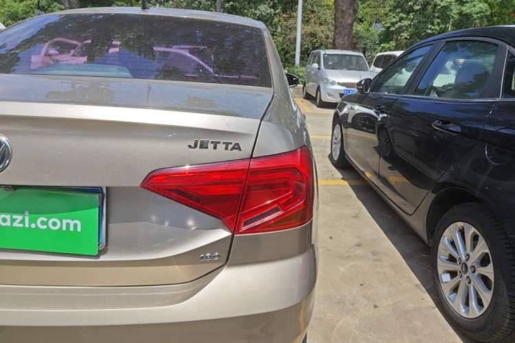 Used Volkswagen Jetta 2019 Dream Edition 1.5L Automatic Comfort Version Right Rear Taillight