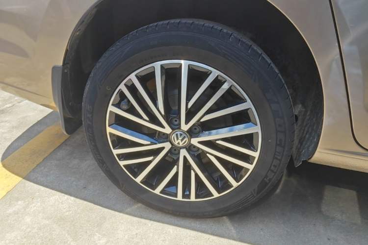 Used Volkswagen Jetta 2019 Dream Edition 1.5L Automatic Comfort Version Right Rear Wheel Hub