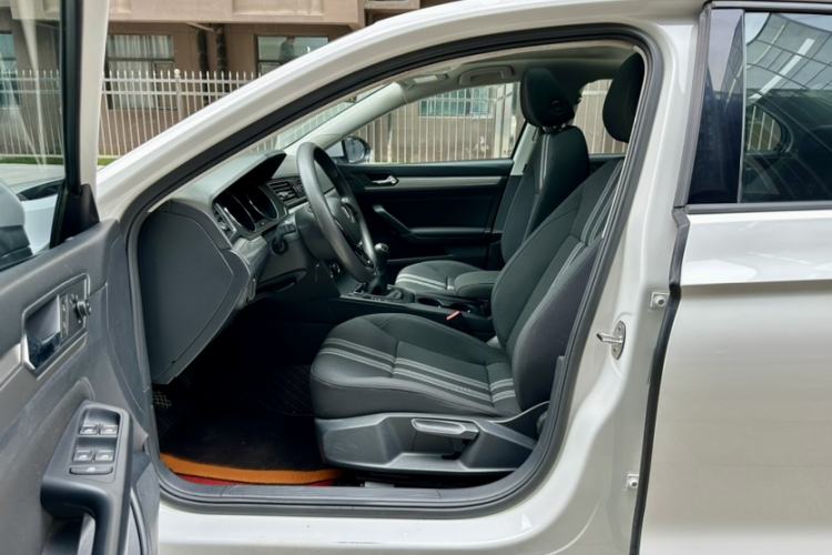 Used Volkswagen Lamando 2015 230TSI Manual Trend Edition Interior 3