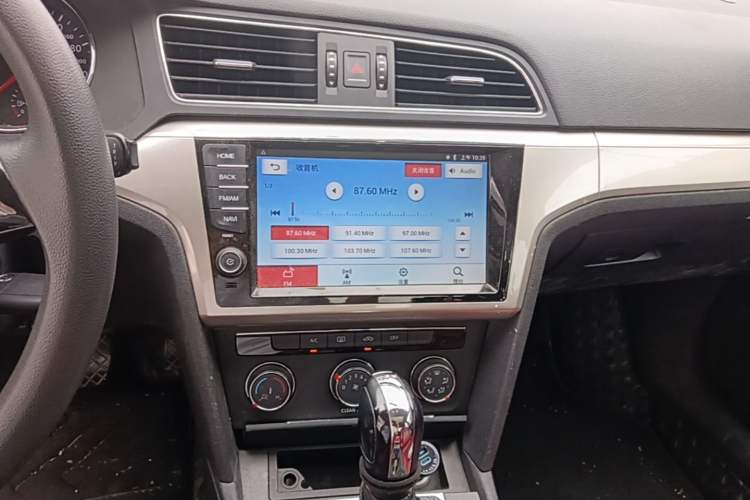 Used Volkswagen Lamando 2015 230TSI DSG Fashion Edition Audio And AC Panel